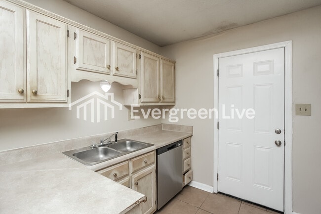 Building Photo - 5841 Hickory Cmns