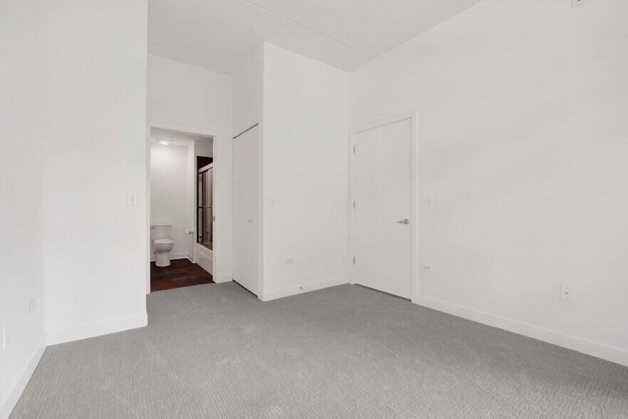 Building Photo - 660 W Wayman St