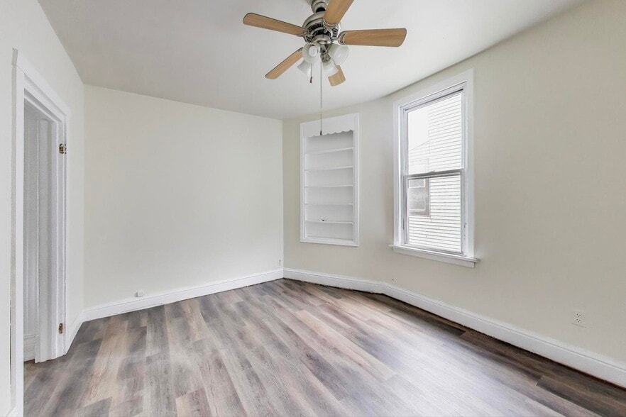 Building Photo - 2142 W Rosemont Ave