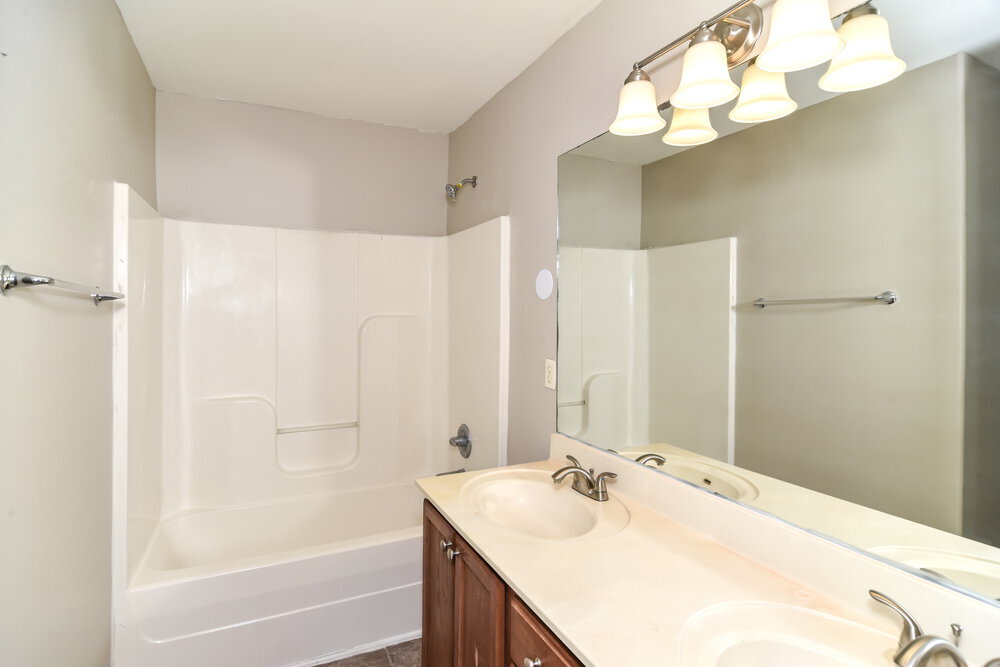 Building Photo - 145 Lyndhurst Dr
