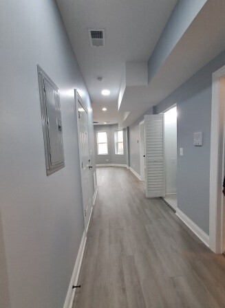 Building Photo - 935 W Marquette Rd