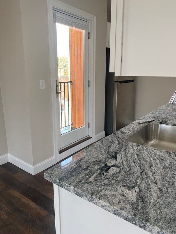 Building Photo - 734 South St