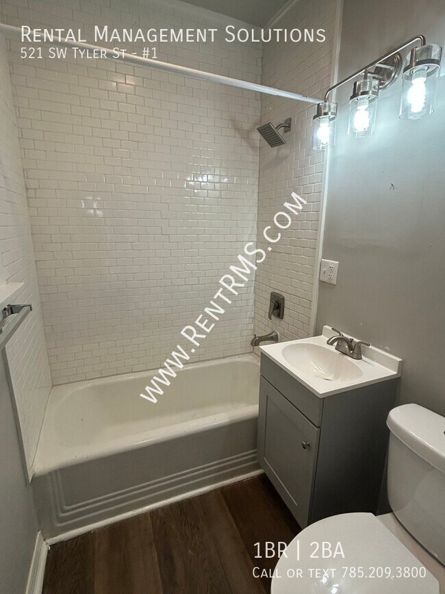 Building Photo - 521 SW Tyler St