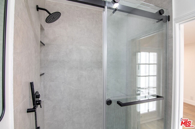 Building Photo - 6686 Drexel Ave