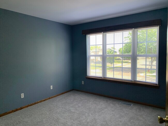 Building Photo - 520 Heritage Dr