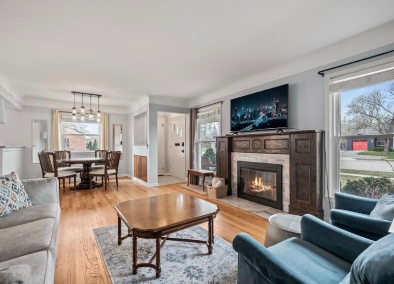 Building Photo - 1602 E Maple Rd