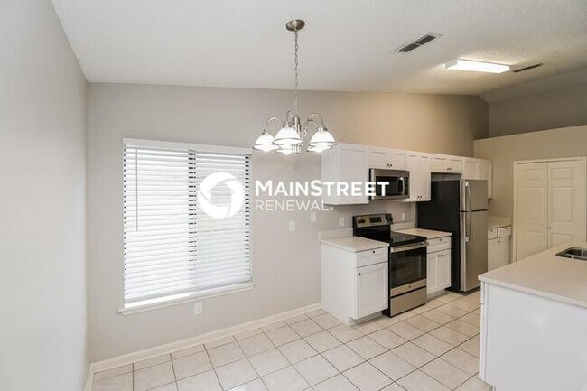 Building Photo - 3 Bedroom Pet-Friendly Home in Jacksonville, FL with Main Street Renewal