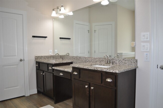 Building Photo - 2502 Majestic Oaks Ct