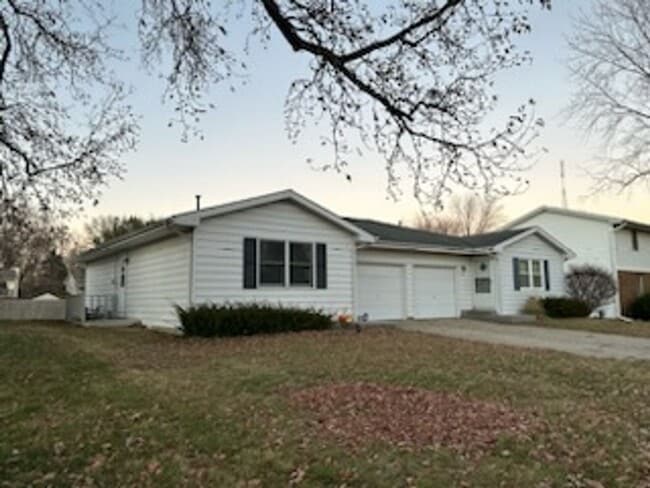 Primary Photo - 2 bedroom 1 bath home in Chatham $1150.00