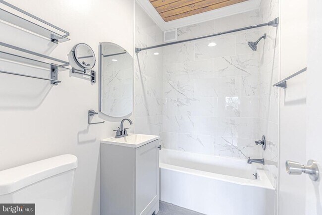 Building Photo - 53 Skyhill Rd