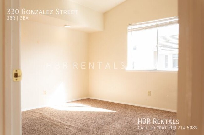 Building Photo - 330 Gonzalez St