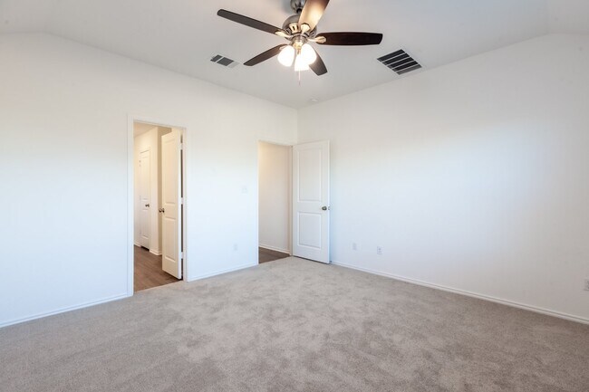 Building Photo - 3 Bedroom Plus Study and 3 car garage!
