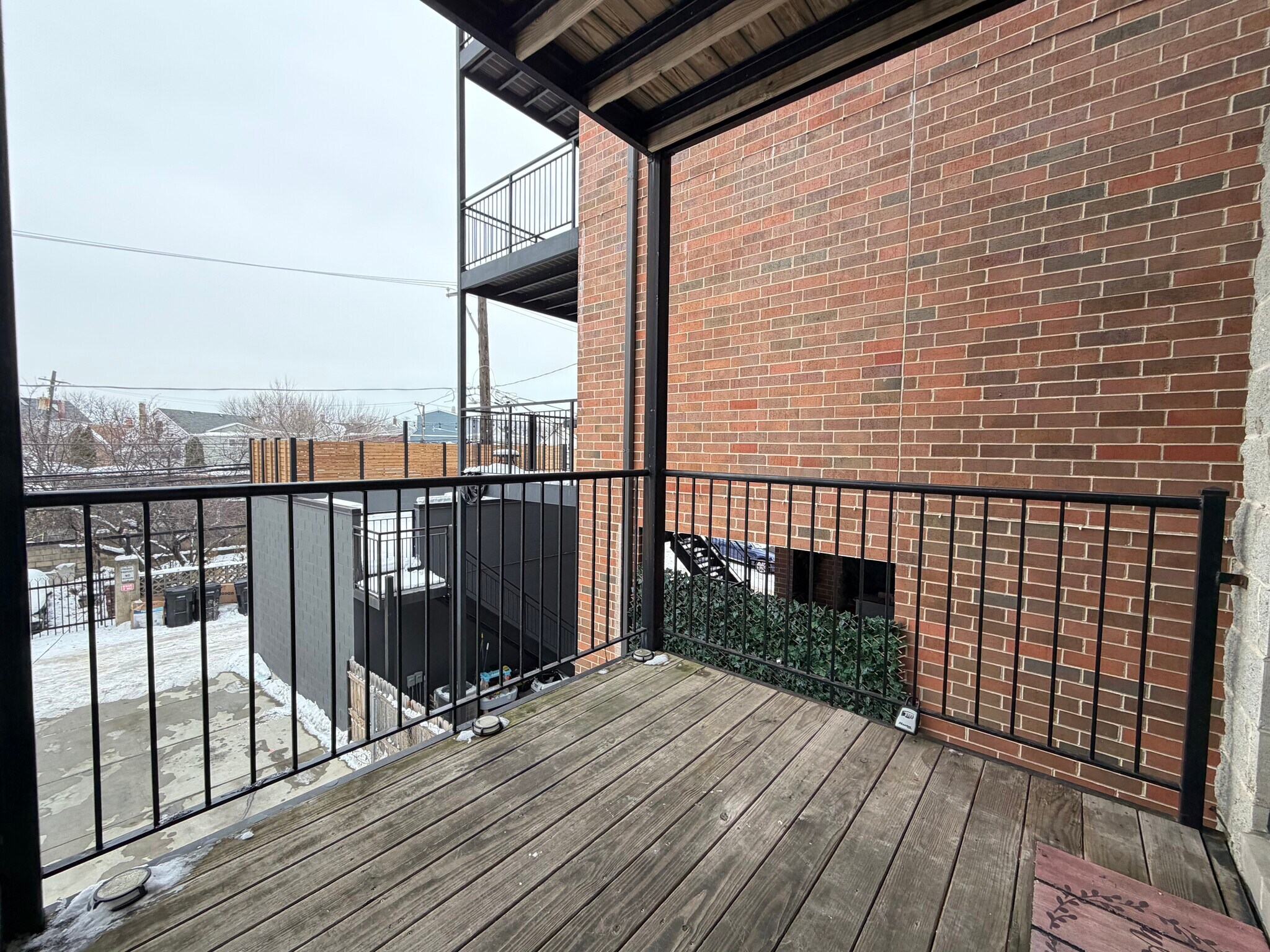 Building Photo - 2450 W Diversey Ave