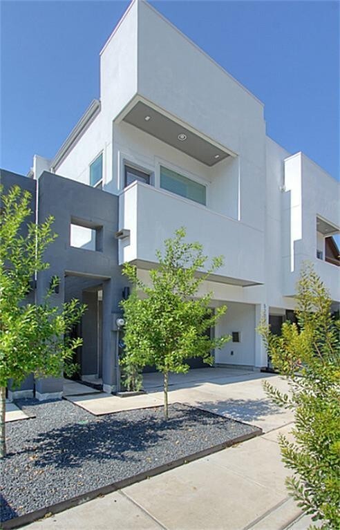 Building Photo - Stunning 3 Bedroom Townhome!