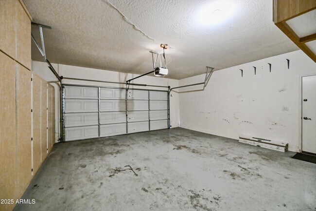 Building Photo - 10043 E Isabella Ave