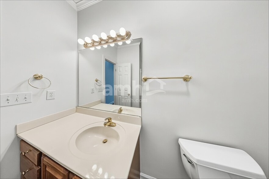 Building Photo - 4700 Greenfield Way Dr