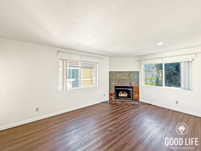 Building Photo - Beautiful 1 Bedroom 1 Bathroom in UTC!