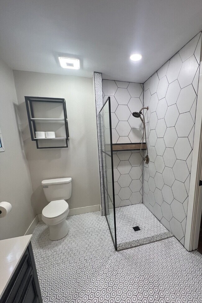 Building Photo - Beautiful 3 bedroom 2 bath home in Tech Terrace