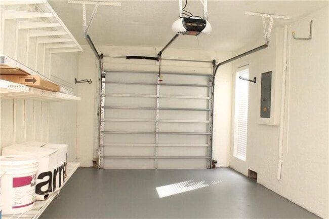 Building Photo - 6722 Canary Palm Cir