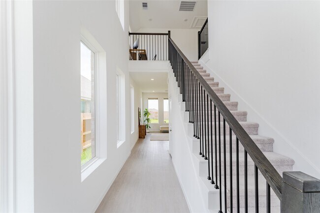 Building Photo - 6371 Iron Clover Dr
