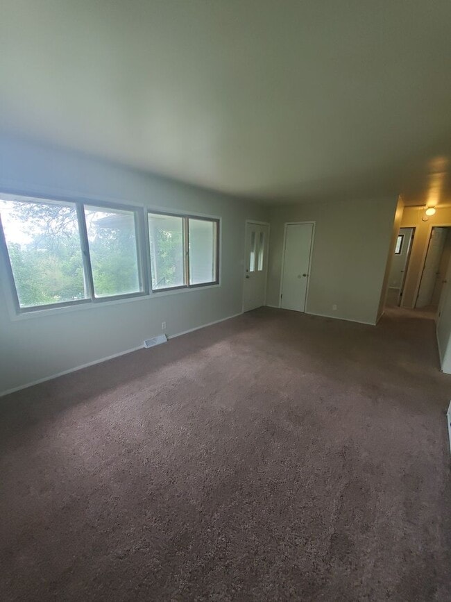Building Photo - 3 bedroom 1 bath house in Davenport