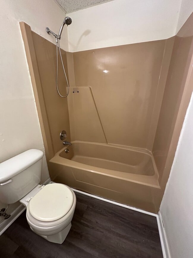 Building Photo - 1 Bedroom / 1  Bath Townhome Kingsport TN