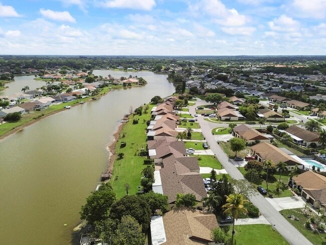 Building Photo - 8495 Lakepoint Ct