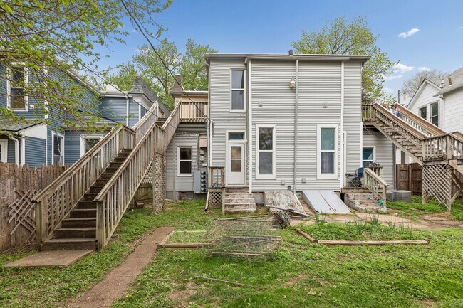 Building Photo - 2 Bedroom In Field Club!!