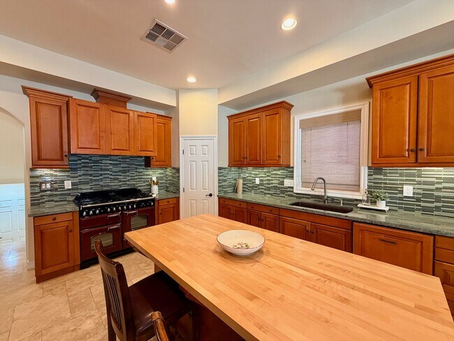 Building Photo - For Rent Available Now - Furnished House 3+BR 2.5Ba in Del Mar, charming furnished home in the hi...
