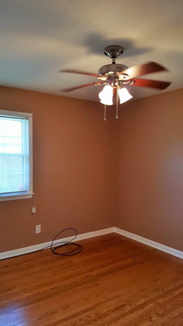 Building Photo - Great, 3 Bedrooms, 1.5 Baths, Brick Ranch ...