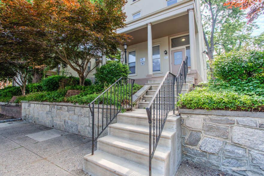 Primary Photo - Campus Apartments