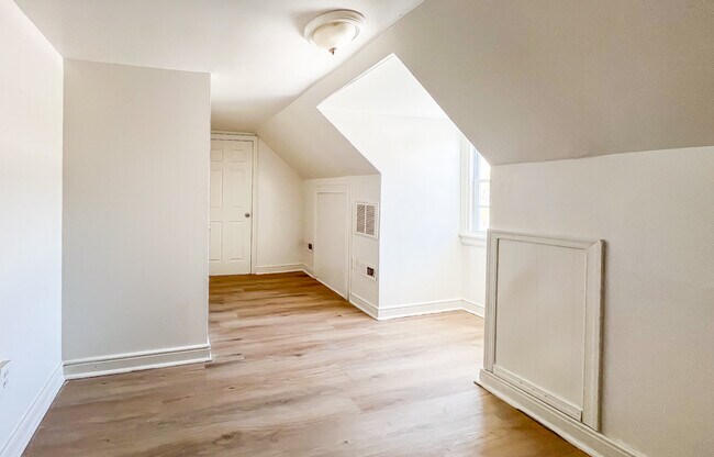 Building Photo - 1006 Greystone Ave