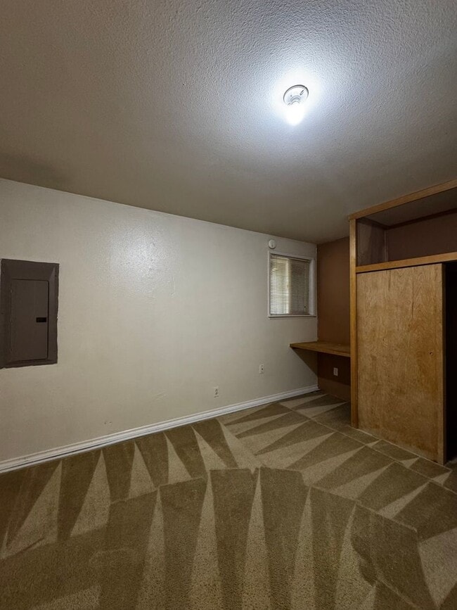 Building Photo - 1806 Parklane Ave