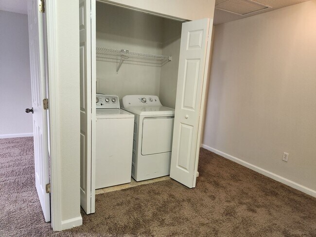 Building Photo - Adorable 3 Bedroom 2.5 Bath home