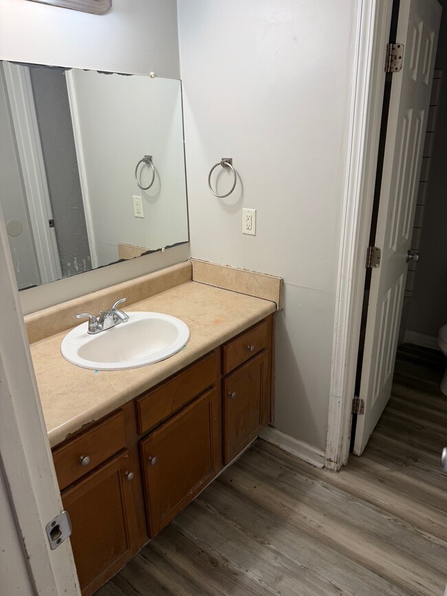 Building Photo - 270 Tampa Dr