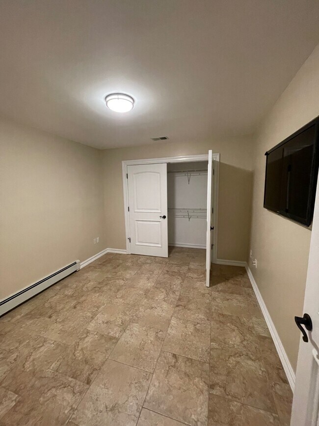 Building Photo - 282 Vernon Ave