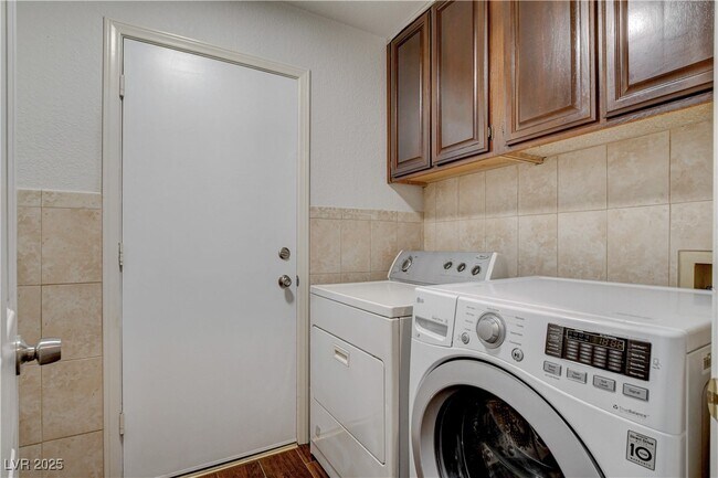 Building Photo - 9405 Mast Dr