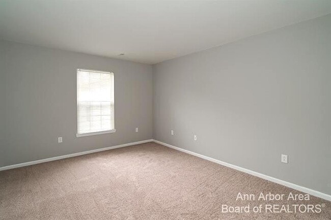 Building Photo - 3217 Primrose Ln