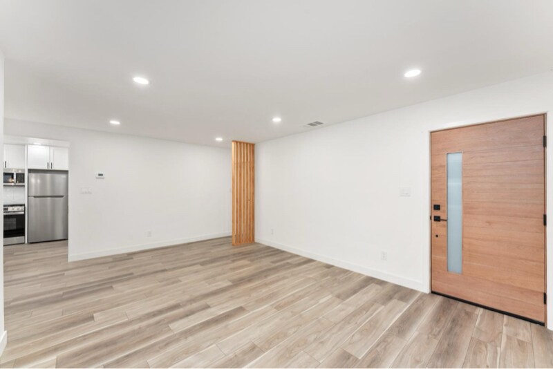 Building Photo - 5370 Moddison Ave