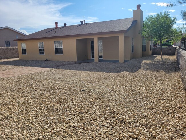 Building Photo - Beautiful 3 bedroom/2 Bath Home!
