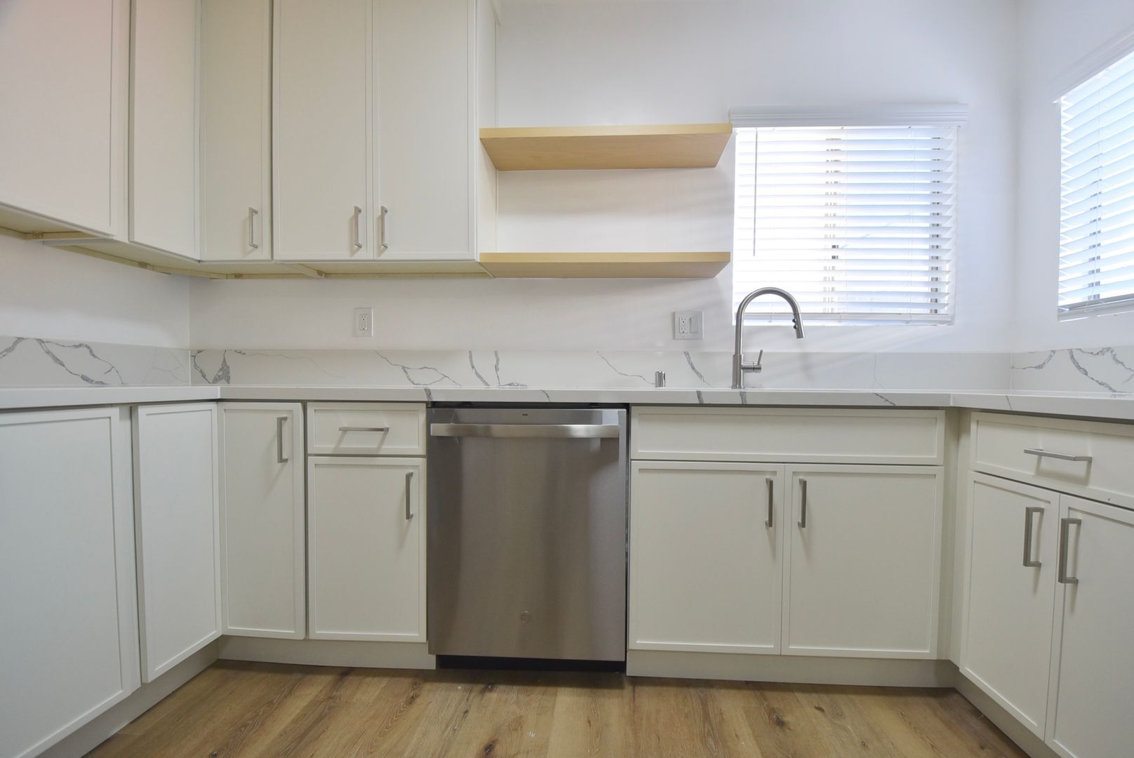 Building Photo - 10855 Morrison St