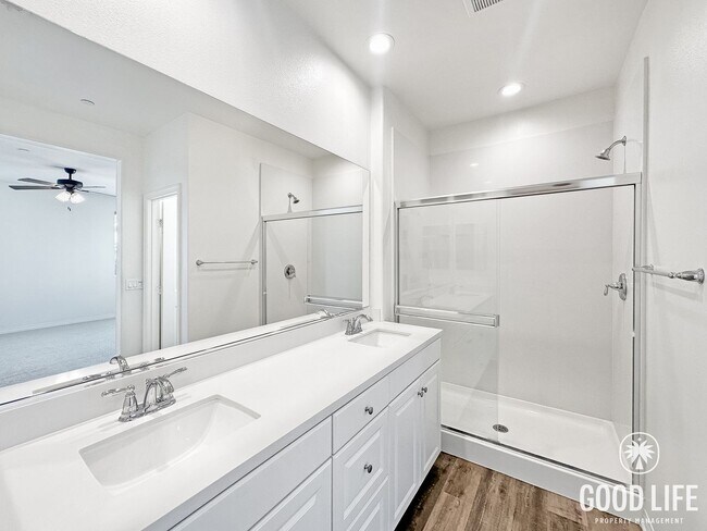 Building Photo - Beautiful 3B/2.5BA Townhouse in Imperial Beach with Loft, Private Patio & 2-Car Garage