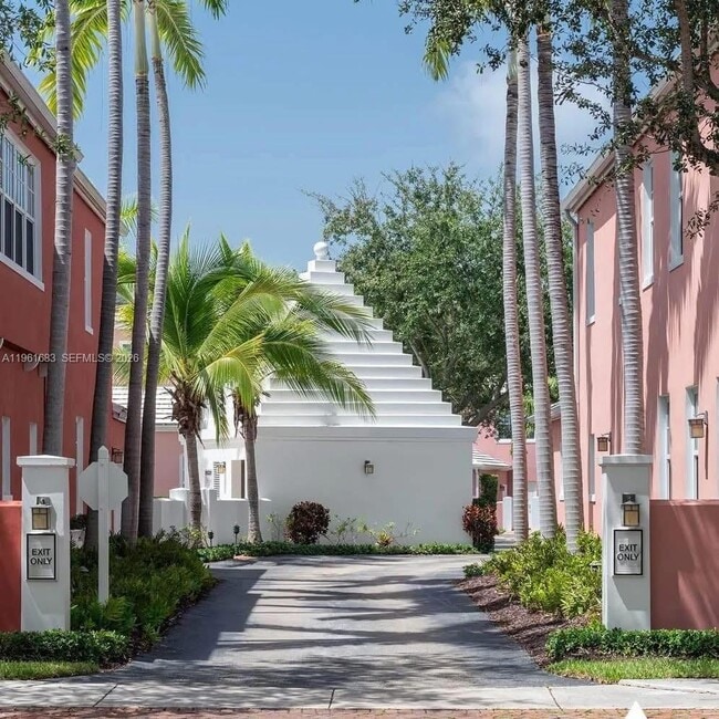 Building Photo - 502 Loretto Ave