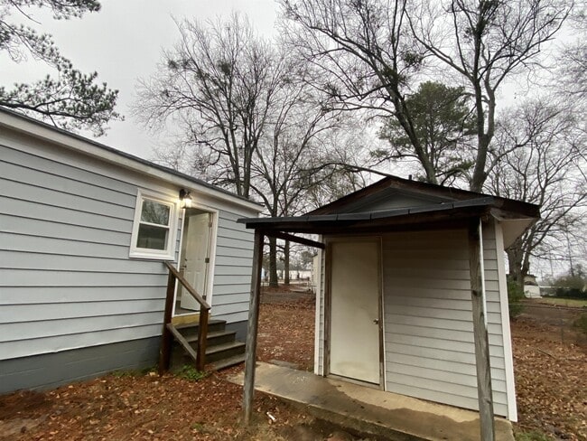 Building Photo - 1031 Revere St