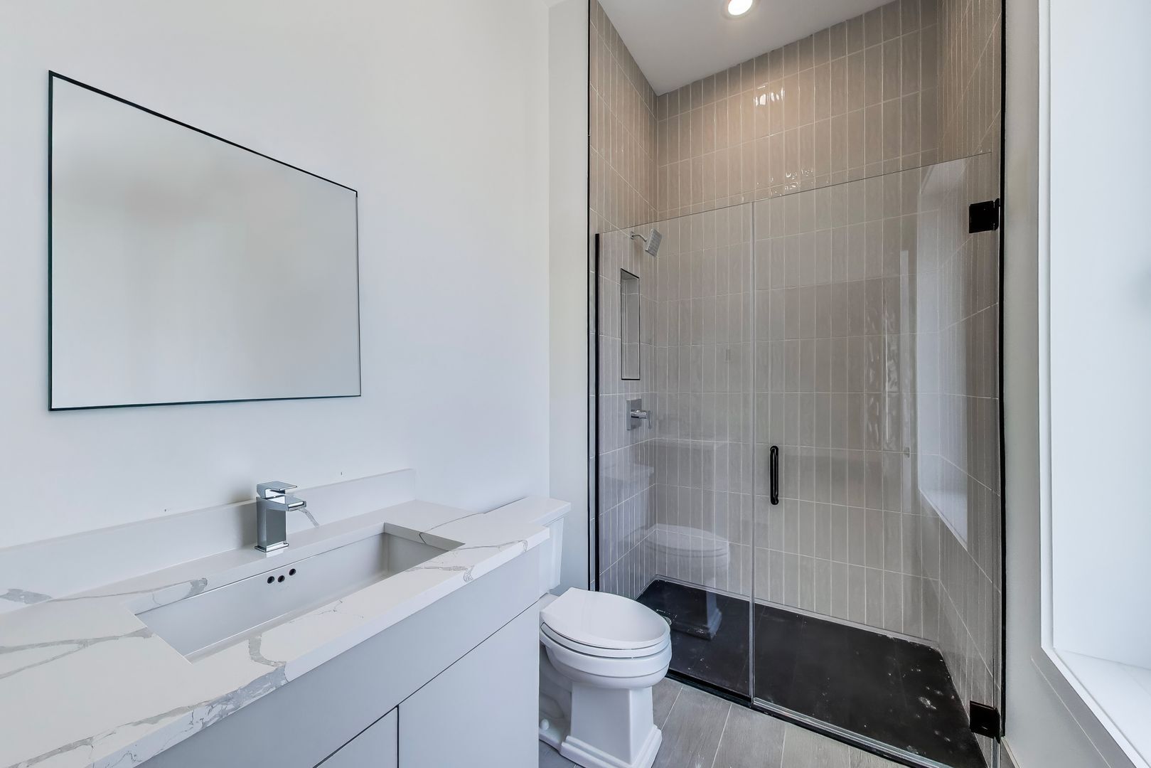 Building Photo - 2023 N Drake Ave