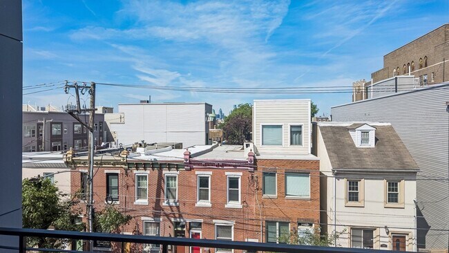 Building Photo - Luxury Fishtown Apartment With Parking!