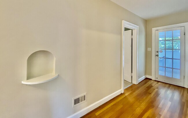 Building Photo - 1105 Virginia Ave