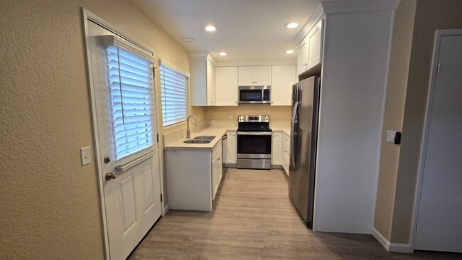 Building Photo - 542-546 3rd St