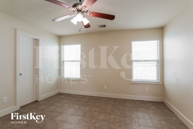 Building Photo - 20830 Settlers Lake Cir N