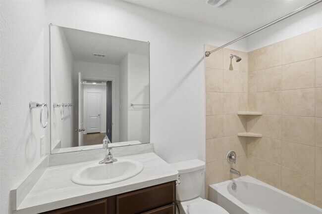 Building Photo - 16826 Short Pnes Dr